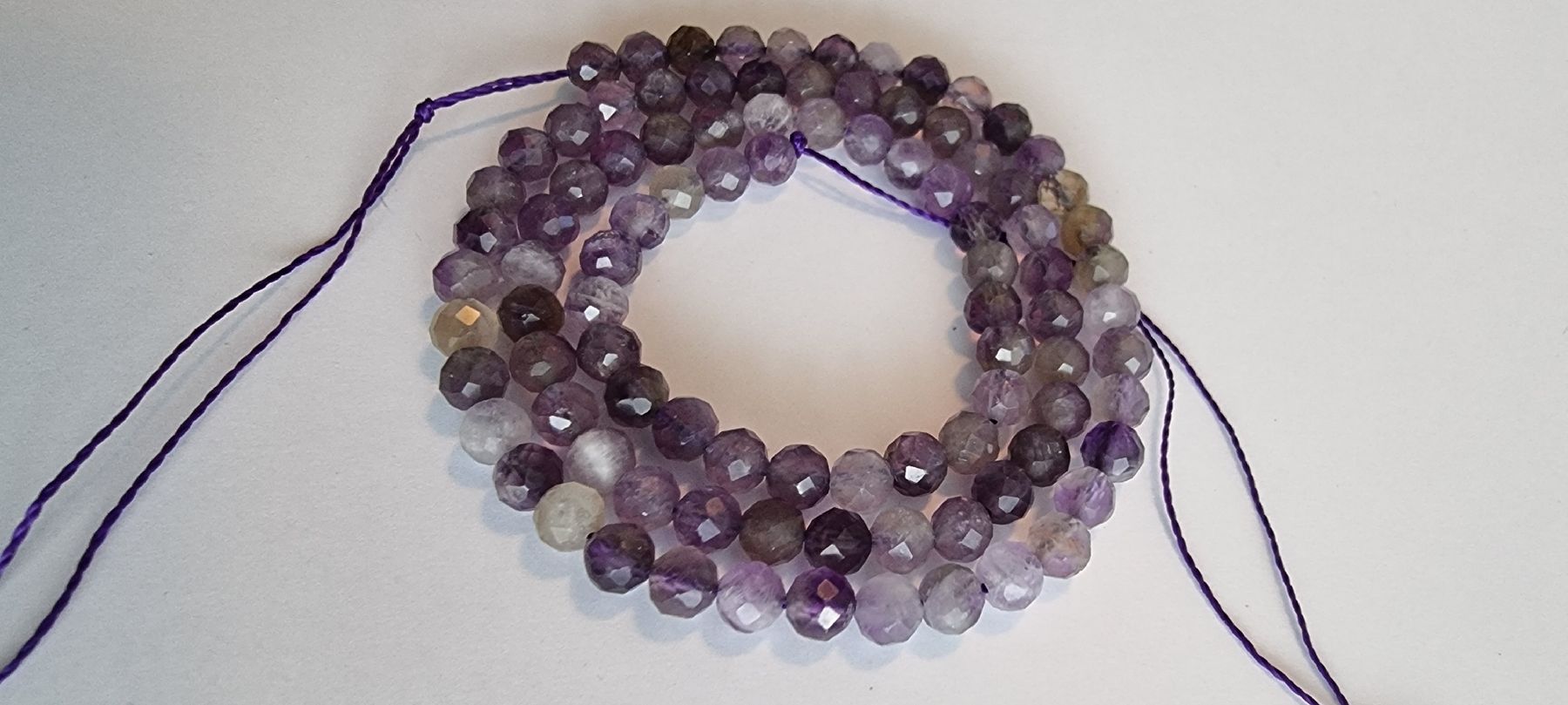 Mineralien & Heilsteine: Amethyst facettiert 4 ,3 mm. Strang – Neu und originalverpackt aus Menziken von Mirager