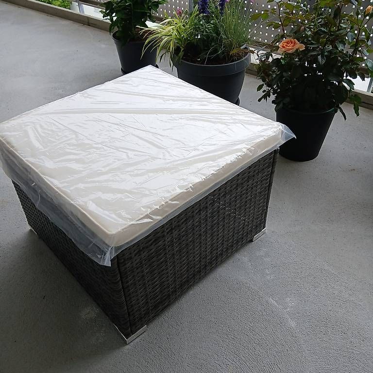Poltrone: Hocker passend zur Balkon-/Gartenlounge grau/beige  – Usato da Oberkulm venduto da Griedera44 1