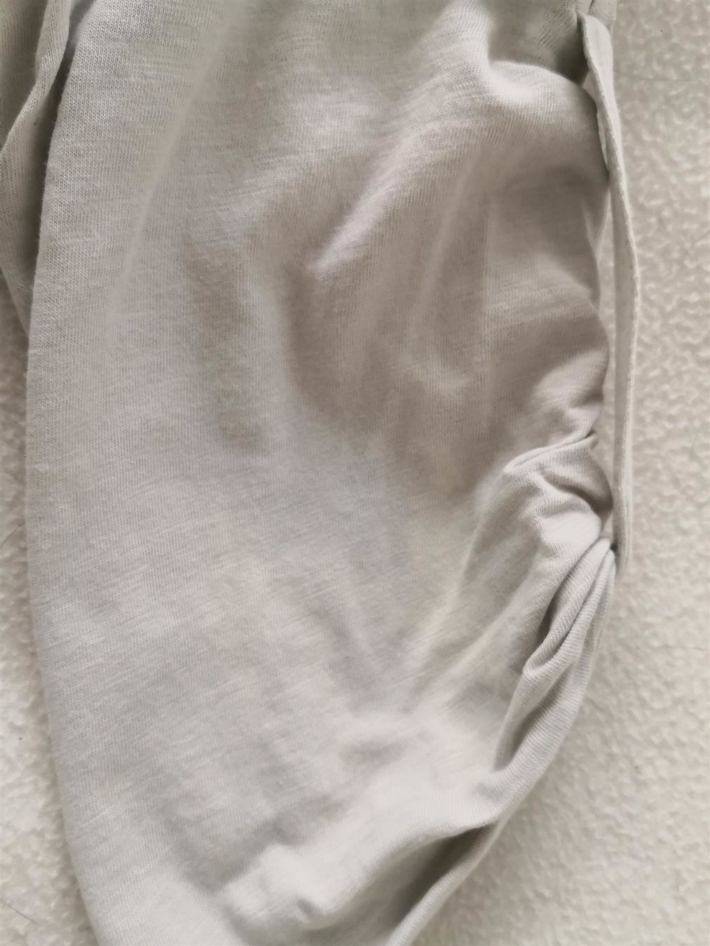 Mango T-shirt: 🤩MANGO LANGARM T-SHIRT HELLGRAU & ARMANI P. – Usato da Olten venduto da Naja-Twins-Twins 8