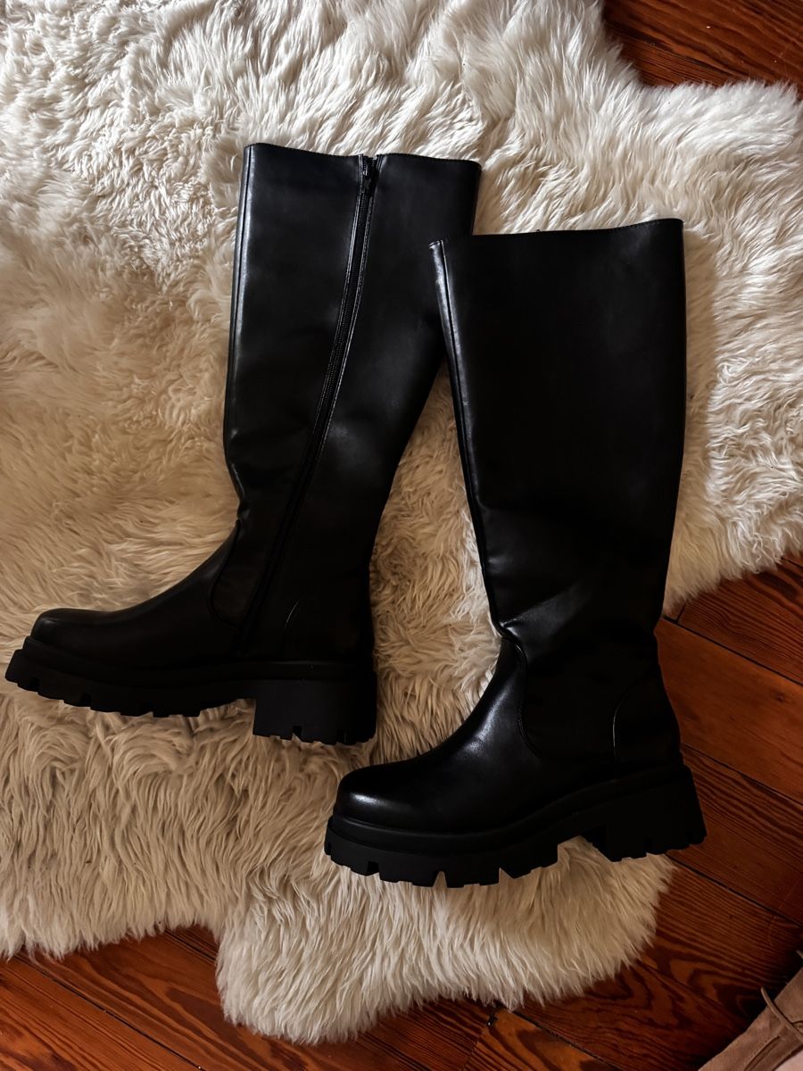 Scarpe da donna: Brand new never worn black boots – Nuovo (secondo la descrizione) da geneve venduto da amyjrc 1