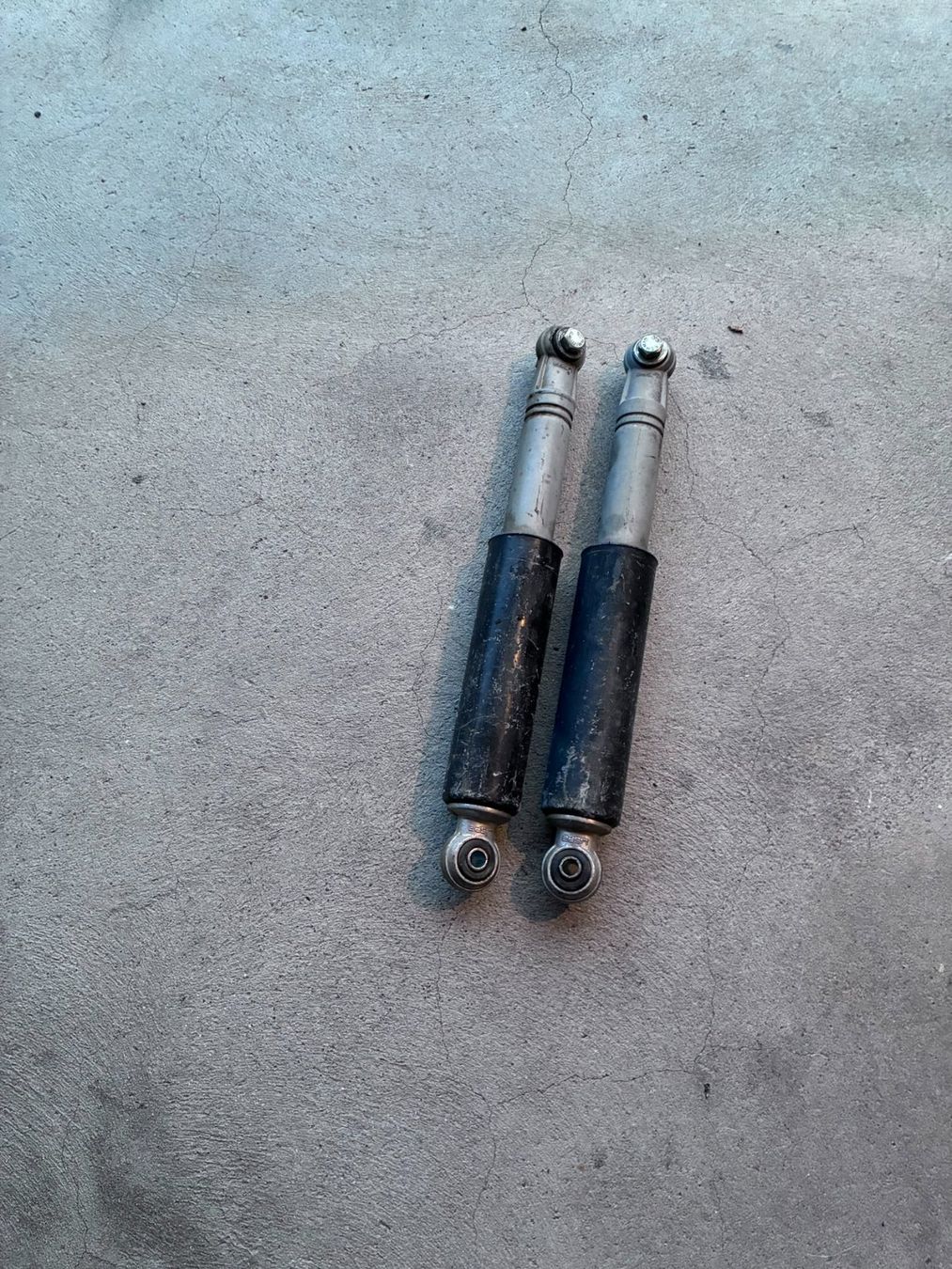 Parti ricambio per ciclomotori: Puch Mofa / Töffli 2 Stossdämpfer universal gebraucht – Usato da Wattwil venduto da hue_r6xx 1