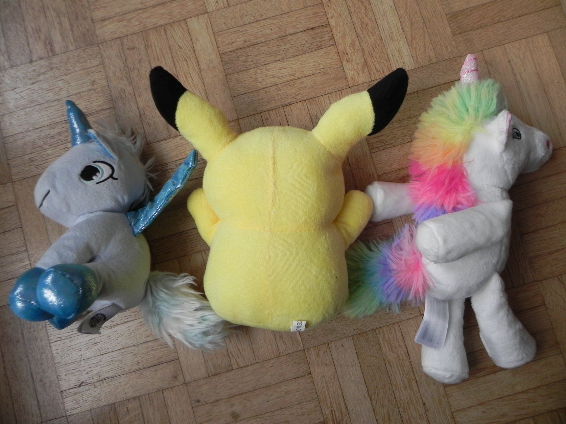 Spielzeuge: Pikachu und Einhörner Kuscheltiere Plüschtier Set 3 Stk – Gebraucht aus Stallikon von pcerny16 5