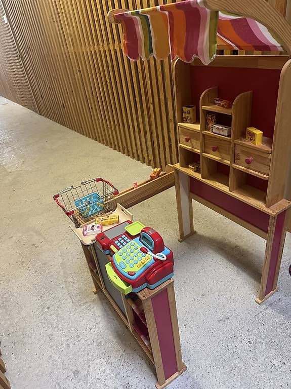 Giocattoli: Holz Marktstand mit Kasse – Usato da Kriens venduto da Eveline_Kriens 3