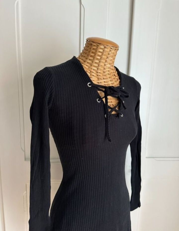 Zara Vestiti: Kleid mit Schnürung – Usato da Innerthal venduto da System_of_a_down 1