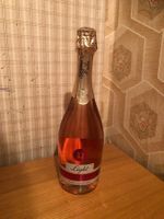 LACRIMA DULCE.die „Süsse Träne“. Schaumwein.Rosé. Moldawien