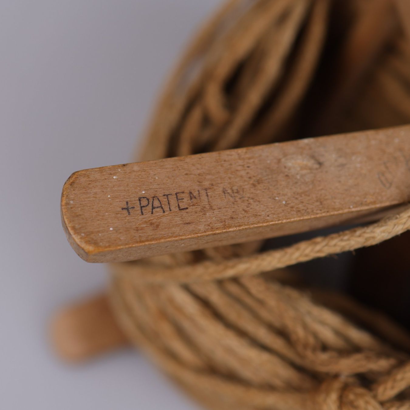 Wäscheständer: Antike Wäschespindel aus Holz – Gebraucht aus Volketswil von brockipfannenstil 3