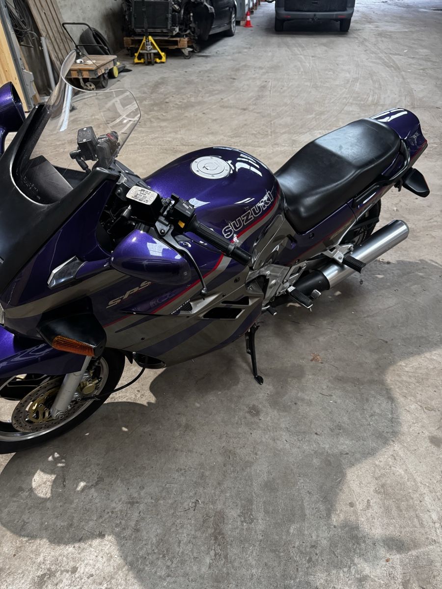 Suzuki Strada: Moto Suzuki GSX 1100 – Usato da pringy venduto da the_w9vh 1