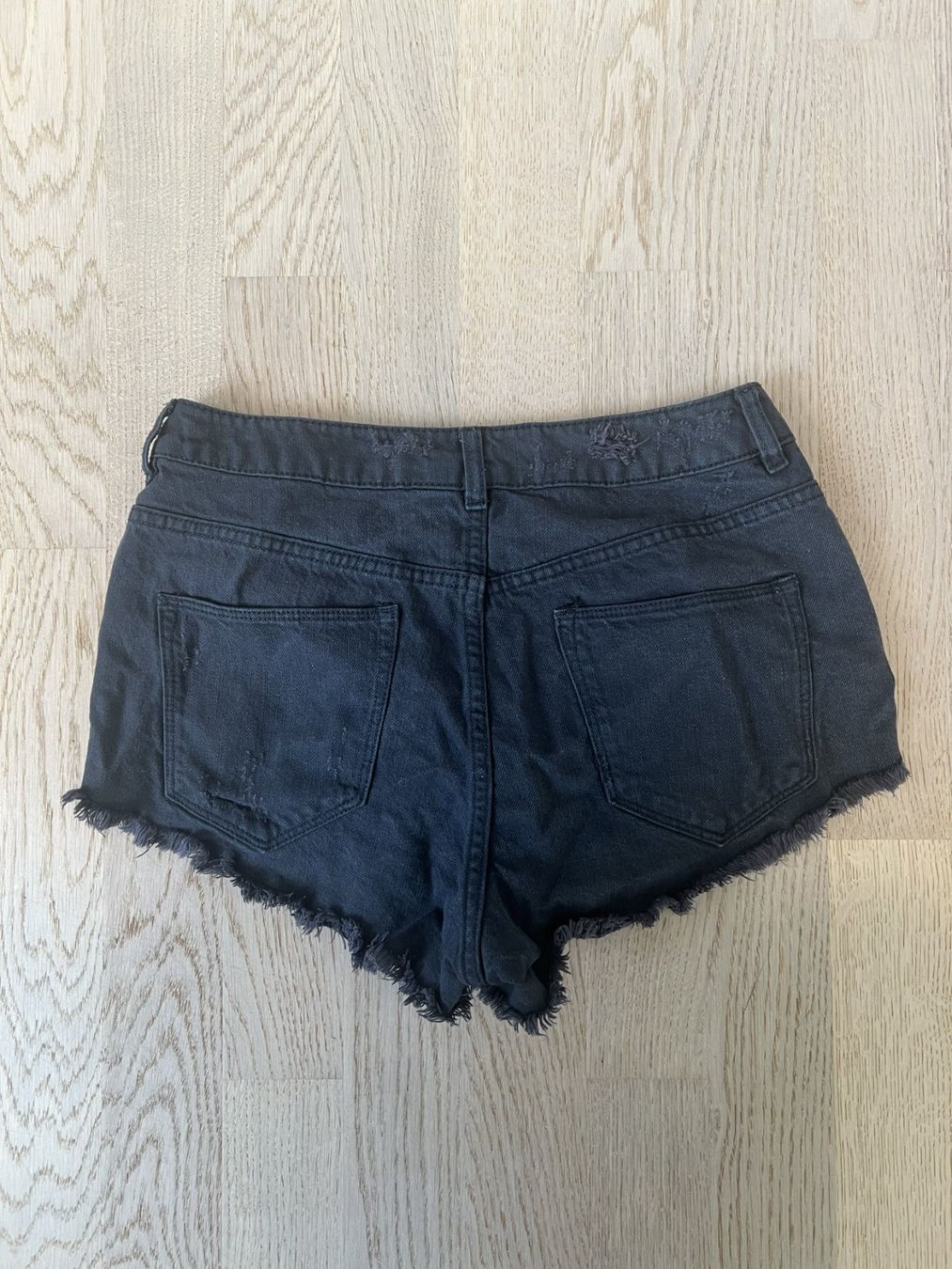 H&M Pantaloni: H&M Divided Jeans Shorts EU 36 – Usato da Bülach venduto da deinmica 2