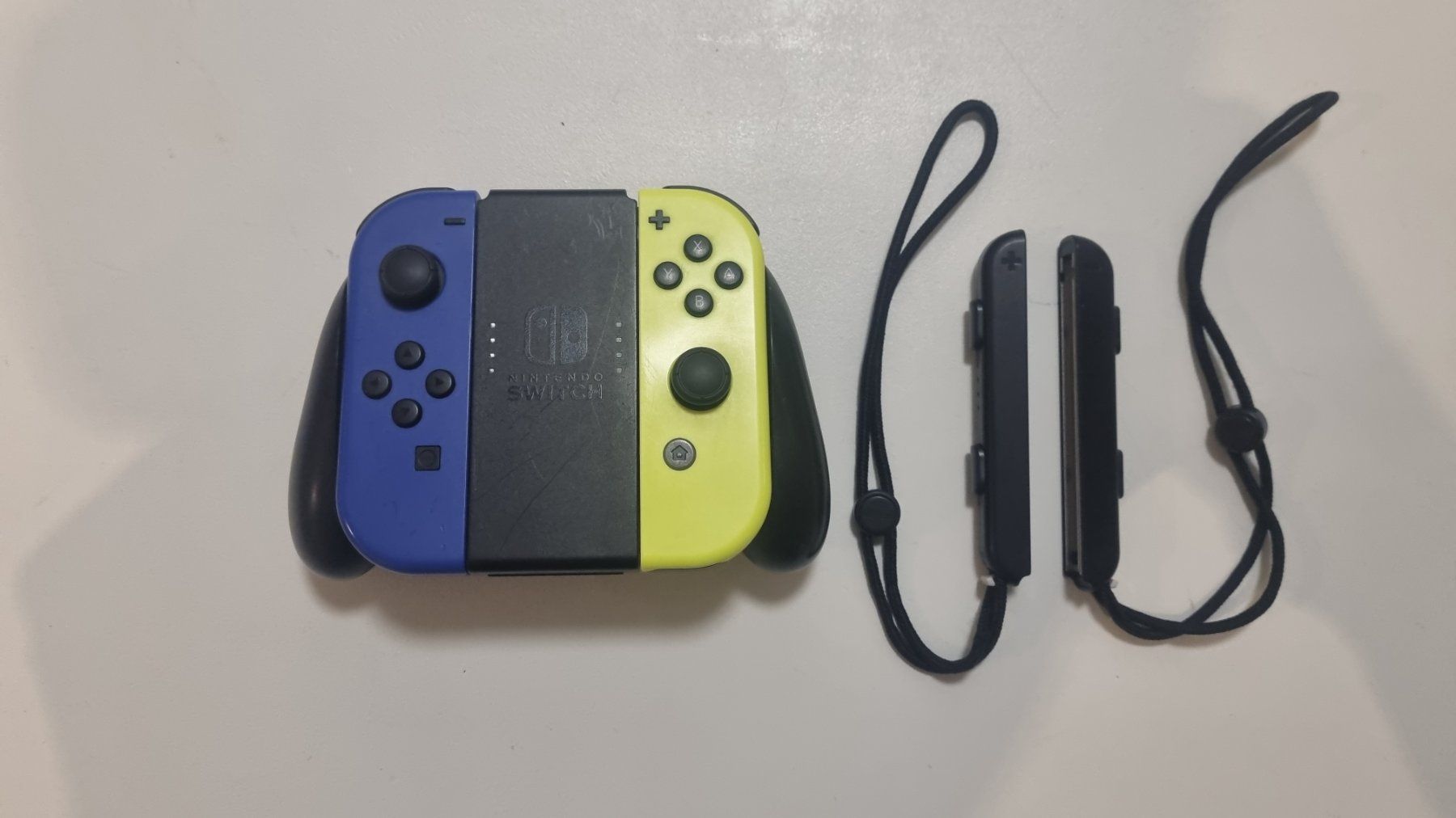 Nintendo Controller: Original Nintendo Switch Joy-Con Controllers mit Duogrip – Usato da Birsfelden venduto da val_d9c2