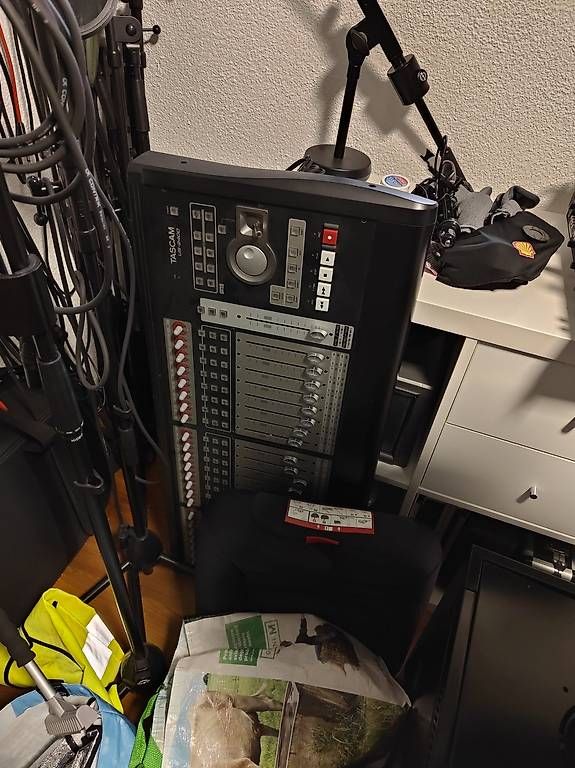 Mischpulte: Tascam US-2400, 24 Motorfader, DAW-Controller – Gebraucht aus Igis von Hideo 2