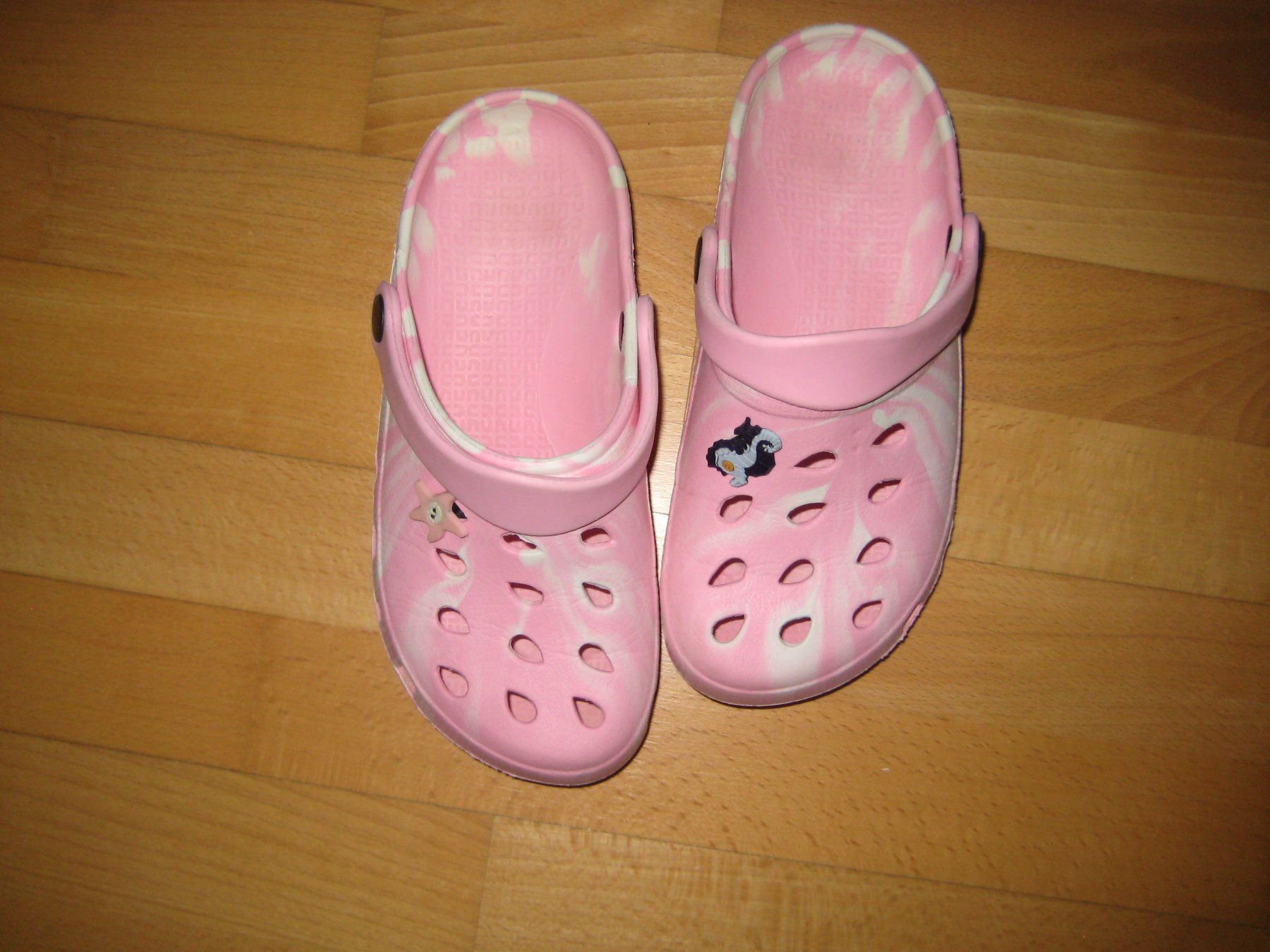 Scarpe per ragazze: Croks rosa Grösse 34 – Usato da Dietlikon venduto da kue_6cd5