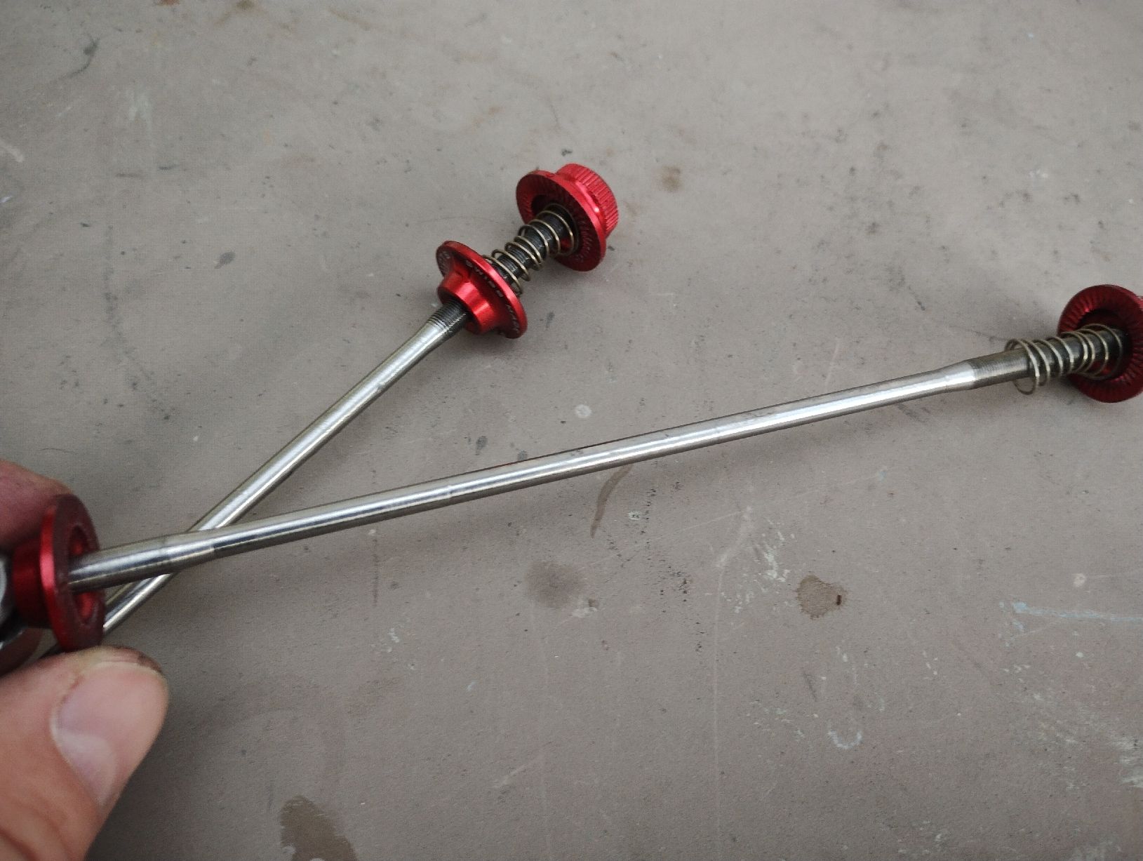 Pezzi di ricambio: pop products Titanium Schnellspanner MTB – Usato da Oetwil am See venduto da Kukuxumusu 3