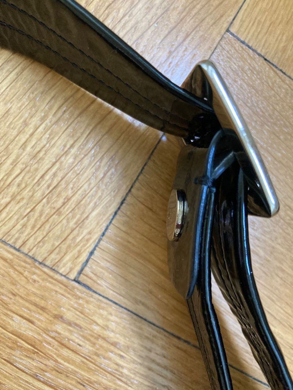 Borse da donna: ROGER VIVIER BLACK SMALL PATENT LEATHER SHOULDER BAG – Nuovo (secondo la descrizione) da Zürich venduto da elegantissima 4
