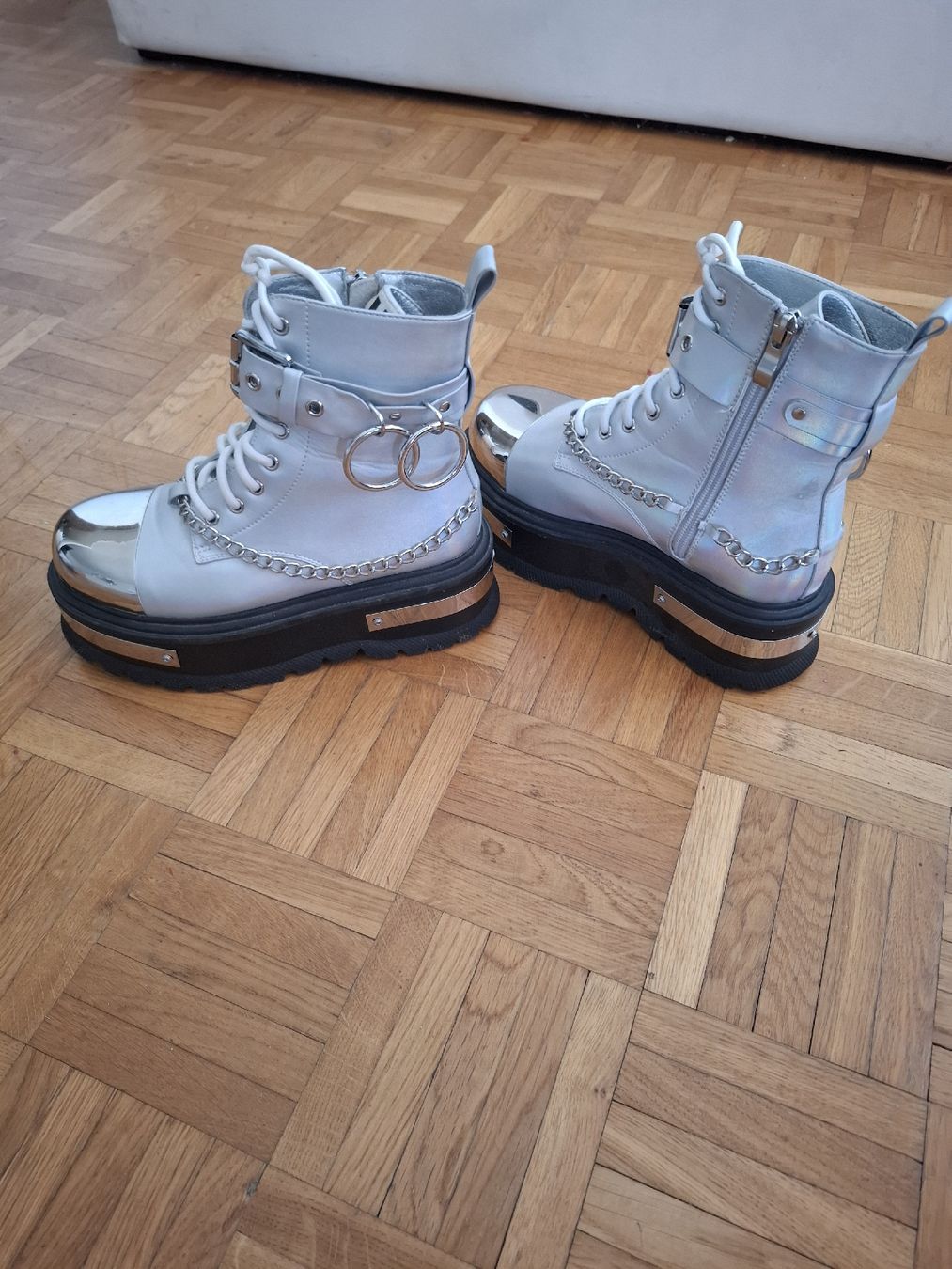 Bottes de soin: marque Koi – Neuf (Voir description) à Lausanne par bor_8hjp 1
