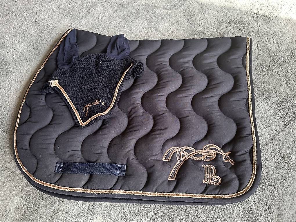 Decken: Ensemble Pénélope leprevost tapis de selle et bonnet – Gebraucht aus Genève von ger_7jy8