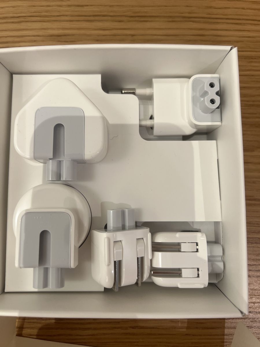 Apple Laufwerke & Adapter: Original Apple World Travel Adapter Kit ! – Gebraucht aus Wollerau von Plakatfreund 1