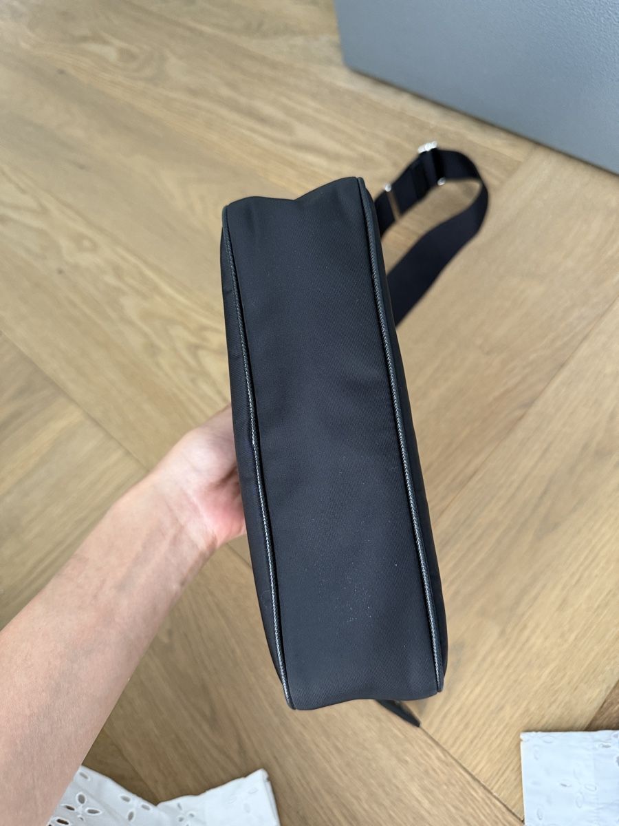 Prada Borse da donna: Prada Re-Nylon Handtasche schwarz Neu – Nuovo (secondo la descrizione) da Gümligen venduto da kleiderschrankbe6 4