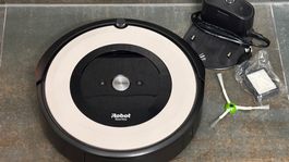 iRobot Roomba E5 Series Inkl. Zubehör, Ersatzfilter-Bürste