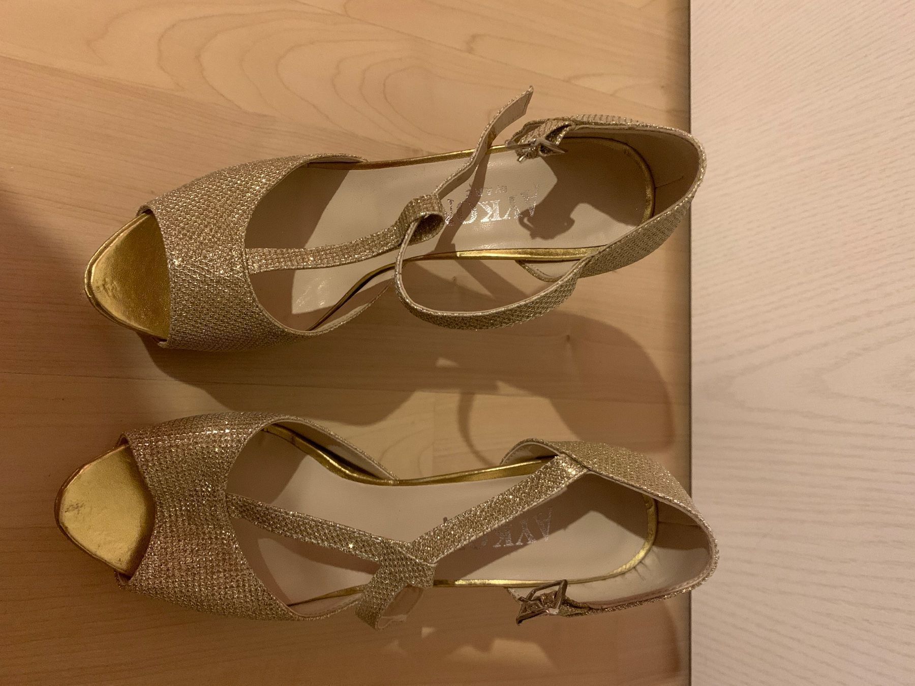 Damenschuhe: Glitzerpumps mit Plateau& Tasche – Gebraucht aus Triengen von nes_l8cj 1