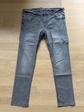 Graue C&A Jeans (Gr. 38/34)