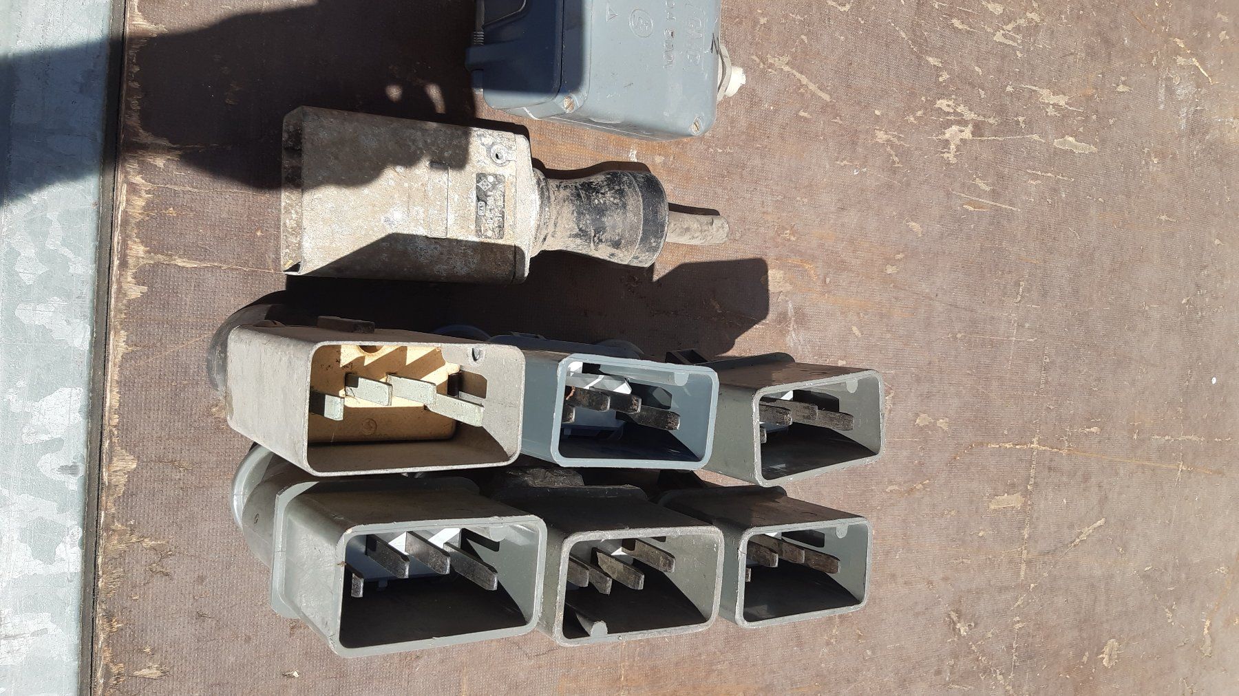 Spine: Stecker J 25 4 Polig – Usato da Hausen am Albis venduto da hakoha59