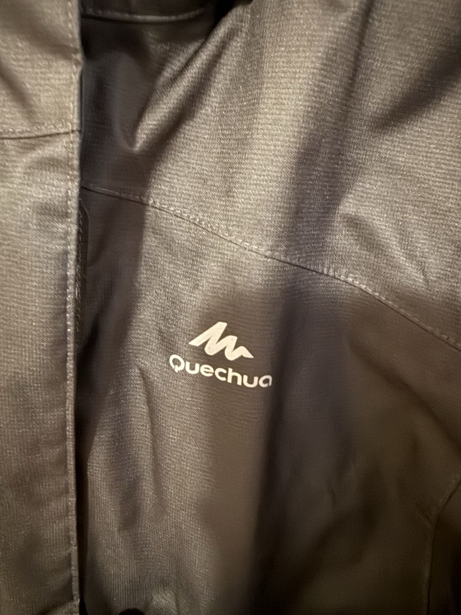 Decathlon Vestes: Regenjacke – D'occasion à Hinwil par jen_z8kr 2