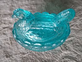 Zauberhafte, sehr alte, gläserne Hennenschalendose, türkis