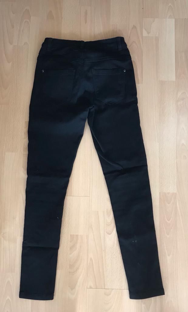 Jeans: Jeans schwarz mit 3 Knöpfen – Gebraucht aus Biel/Bienne von SandraDG 4