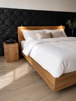 Voglauer Designerbett aus Eiche Altholz inkl. Nachttisch