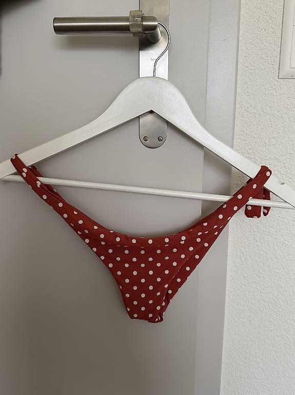 Badekleider & Bikinis: Bikini Hose gepunktet  – Gebraucht aus Bleienbach von Chi_Cari