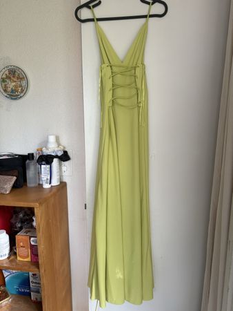 Grünes Maxikleid mit Schnürung