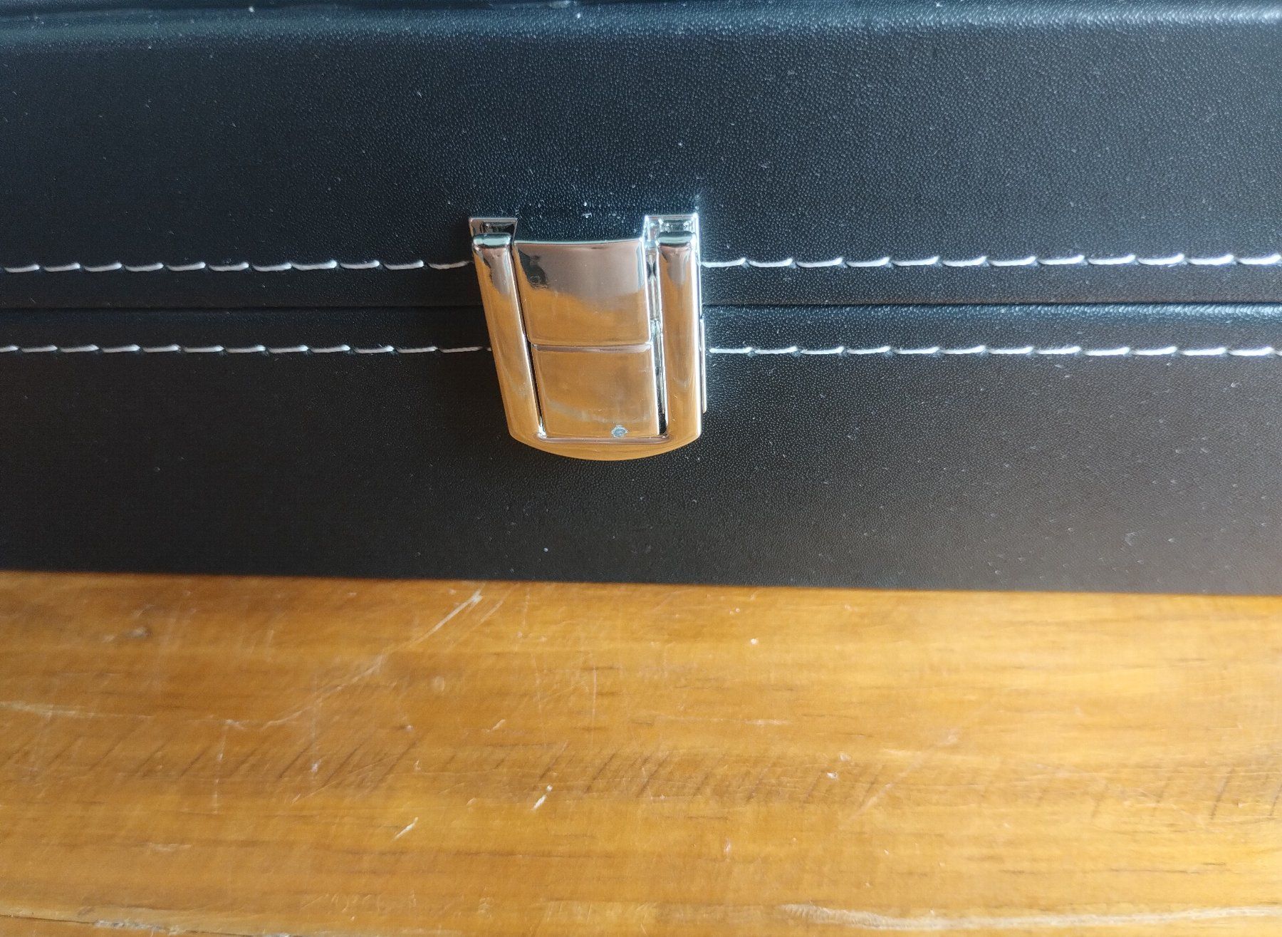Uhrenboxen: Uhrenbox für 12 Uhren PU Leder – Neu und originalverpackt aus Lausanne von WATCH-WORLD 2
