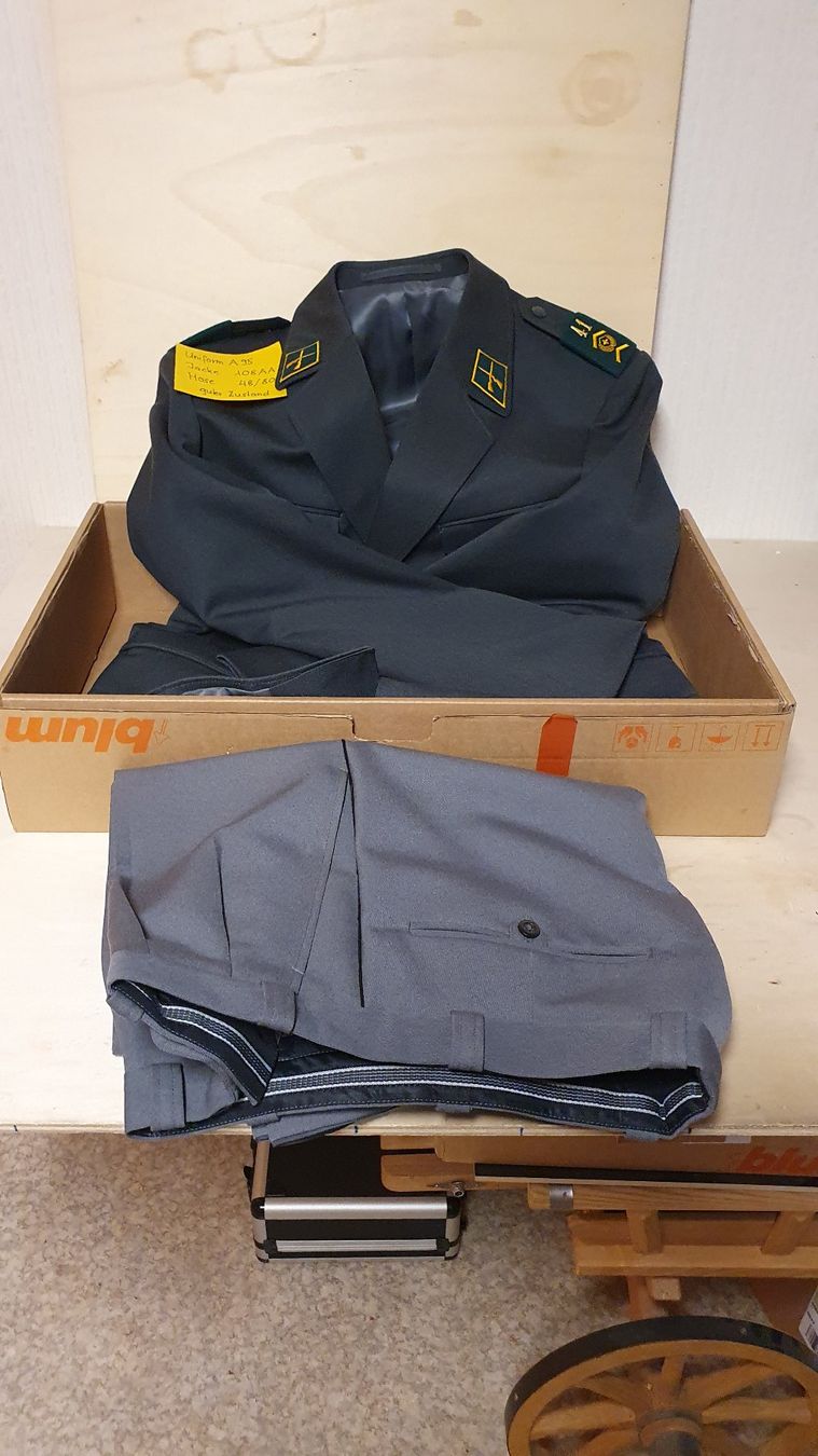 Schweizer Armee Uniformi: Ausgangsuniform Armee 95 – Usato da Richigen venduto da Auerhahn11 4