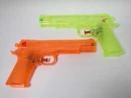 2 Grosse Wasserpistolen Pistole Wasserpistole neu