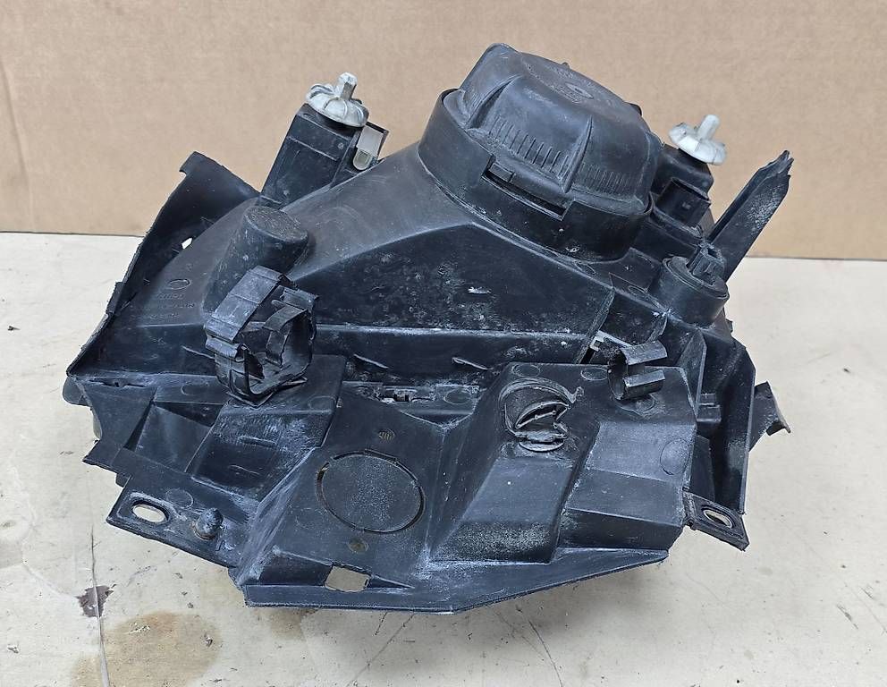 Volkswagen Tutti pezzi di ricambio auto: VW T4 Frontscheinwerfer rechts lange Front Valeo 7D1941010 – Usato da Schaffhausen venduto da Parg86 4