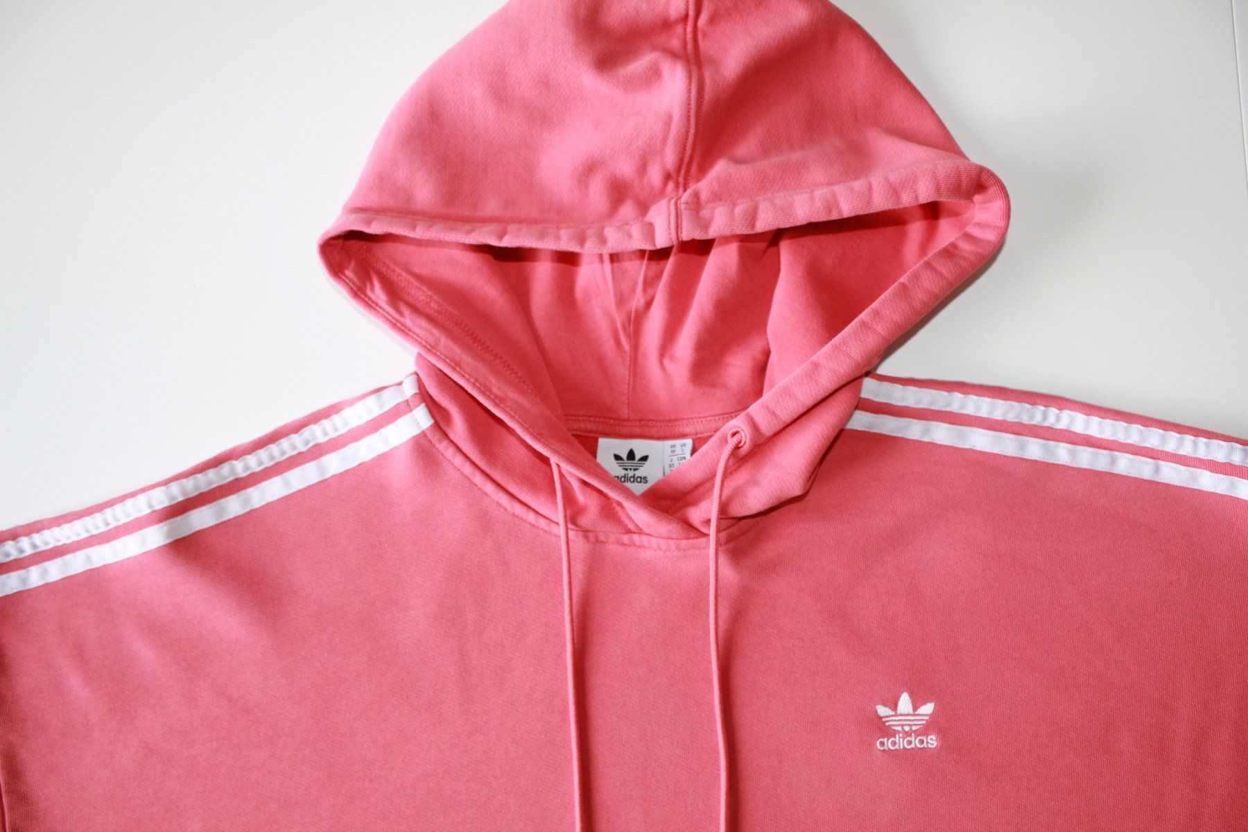 Adidas Pullover & Sweatshirts: Adidas sweat à capuche crop  t. 36 – Gebraucht aus Peseux von Gilloss 2