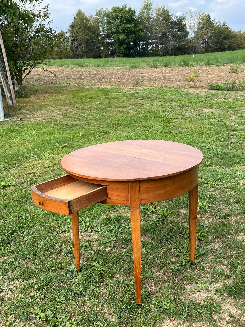 Tische: Tisch Rund mit Schublade – Gebraucht aus Allmendingen b. BE von juair 6