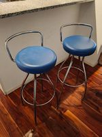 Blaue Barhocker