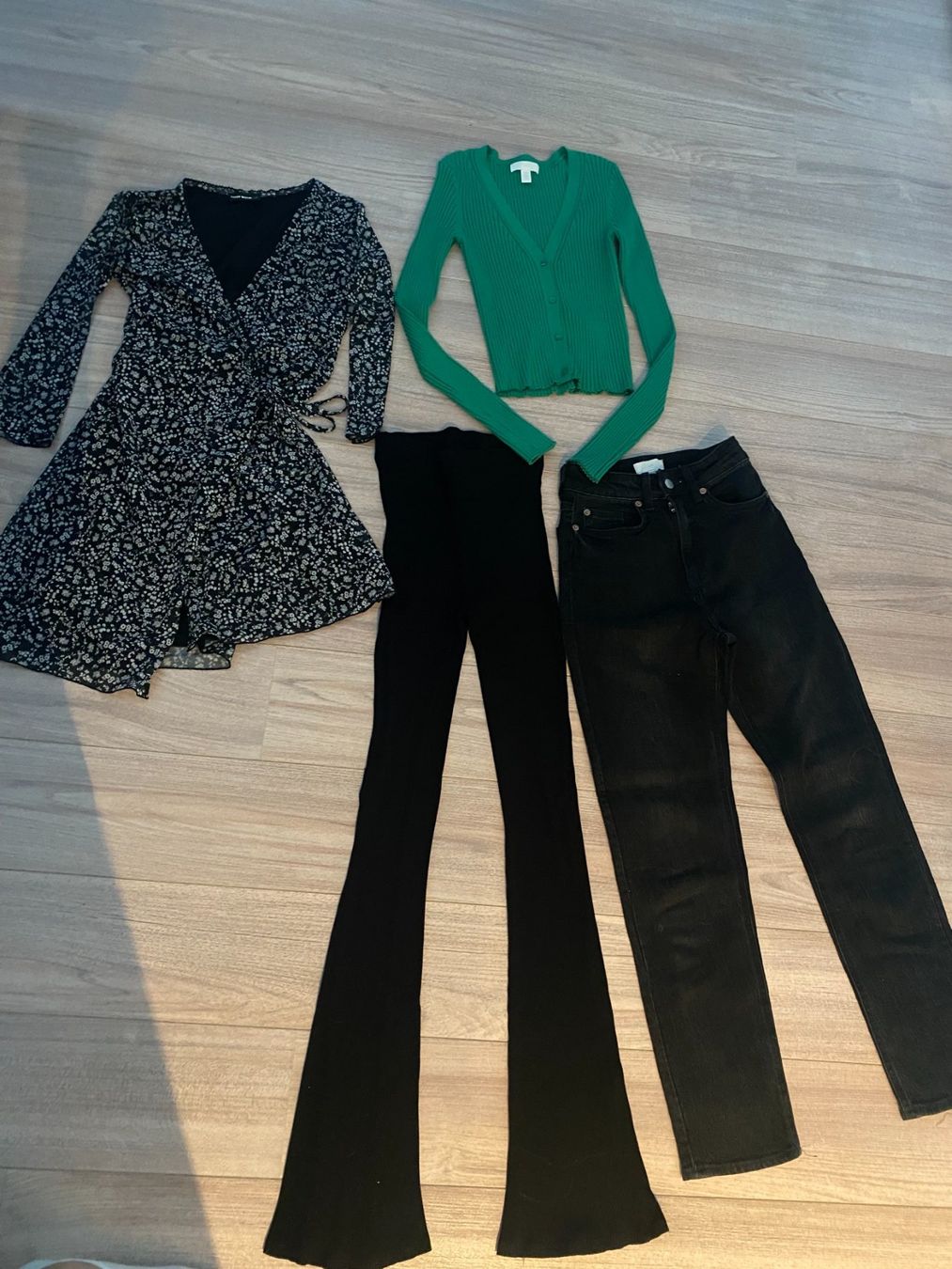 Lotti di vestiti: 4 Stk. Damen Set Gr. XS – Usato da Bonstetten venduto da VCLS