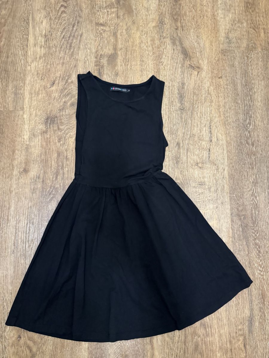 Vestiti: Schwarzes Kleid – Usato da Escholzmatt venduto da san_ym7z
