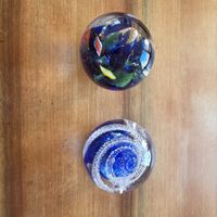 Glaskugel Briefbeschwerer 2 Stk