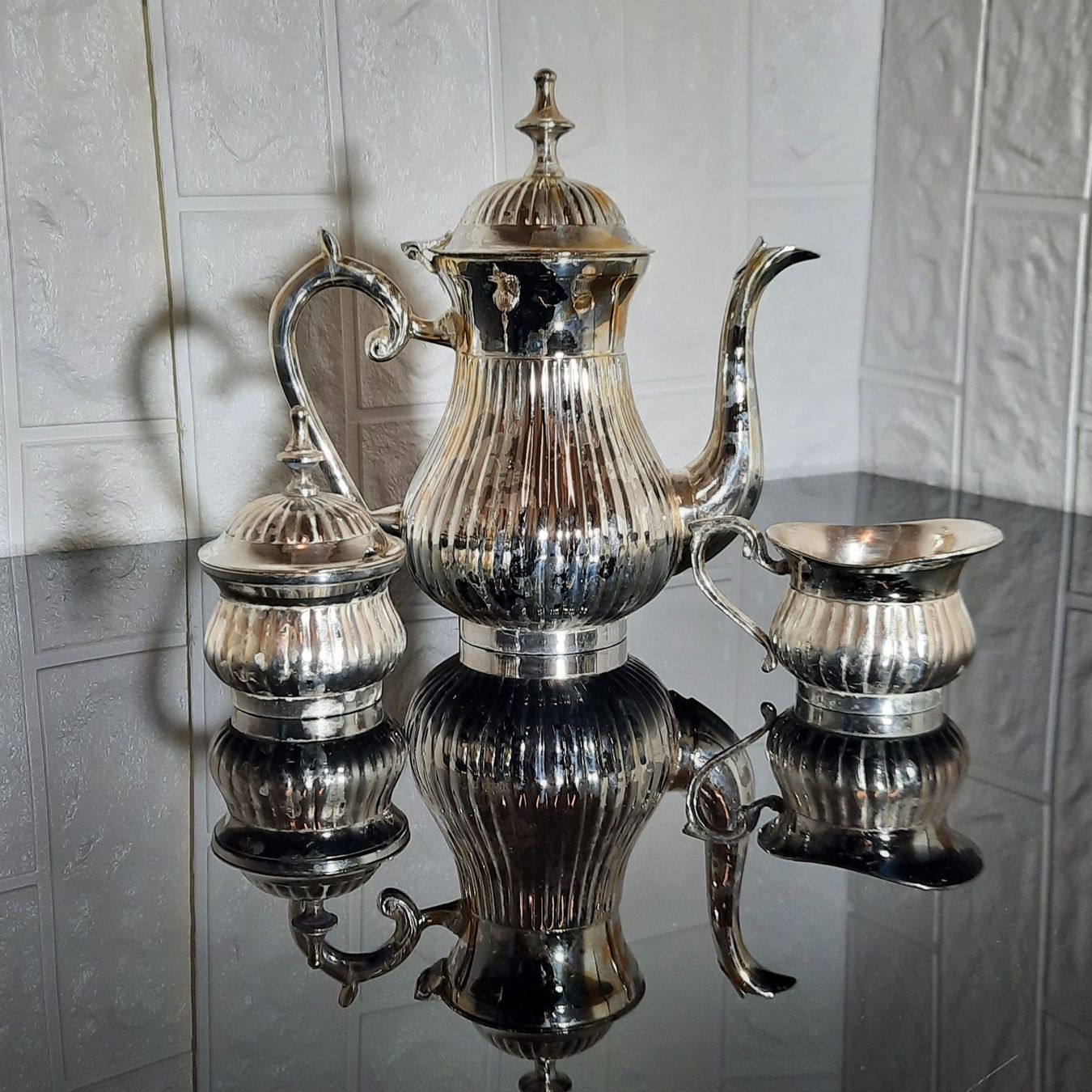 Teekannen: Klassischer versilbeter Teekrug mit Zubehör – Gebraucht aus Unterägeri von Altgoldschmuck