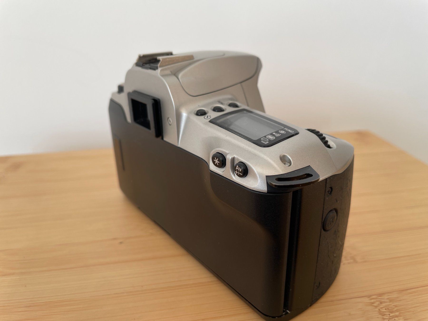 Canon Fotocamera: Canon EOS 300 – Usato da Petit Lancy venduto da gil_hr6v 2