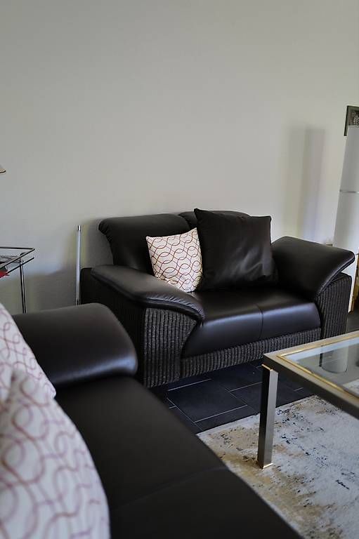 Sofas: Sofalandschaft aus schwarzem Leder – Gebraucht aus Basel von easydriver23 2