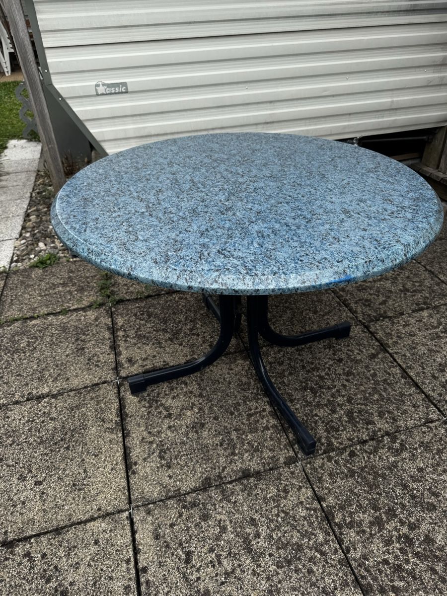 Tables: Gartentisch mit 4 Stühlen Rund – D'occasion à Konolfingen par alf_p5zz