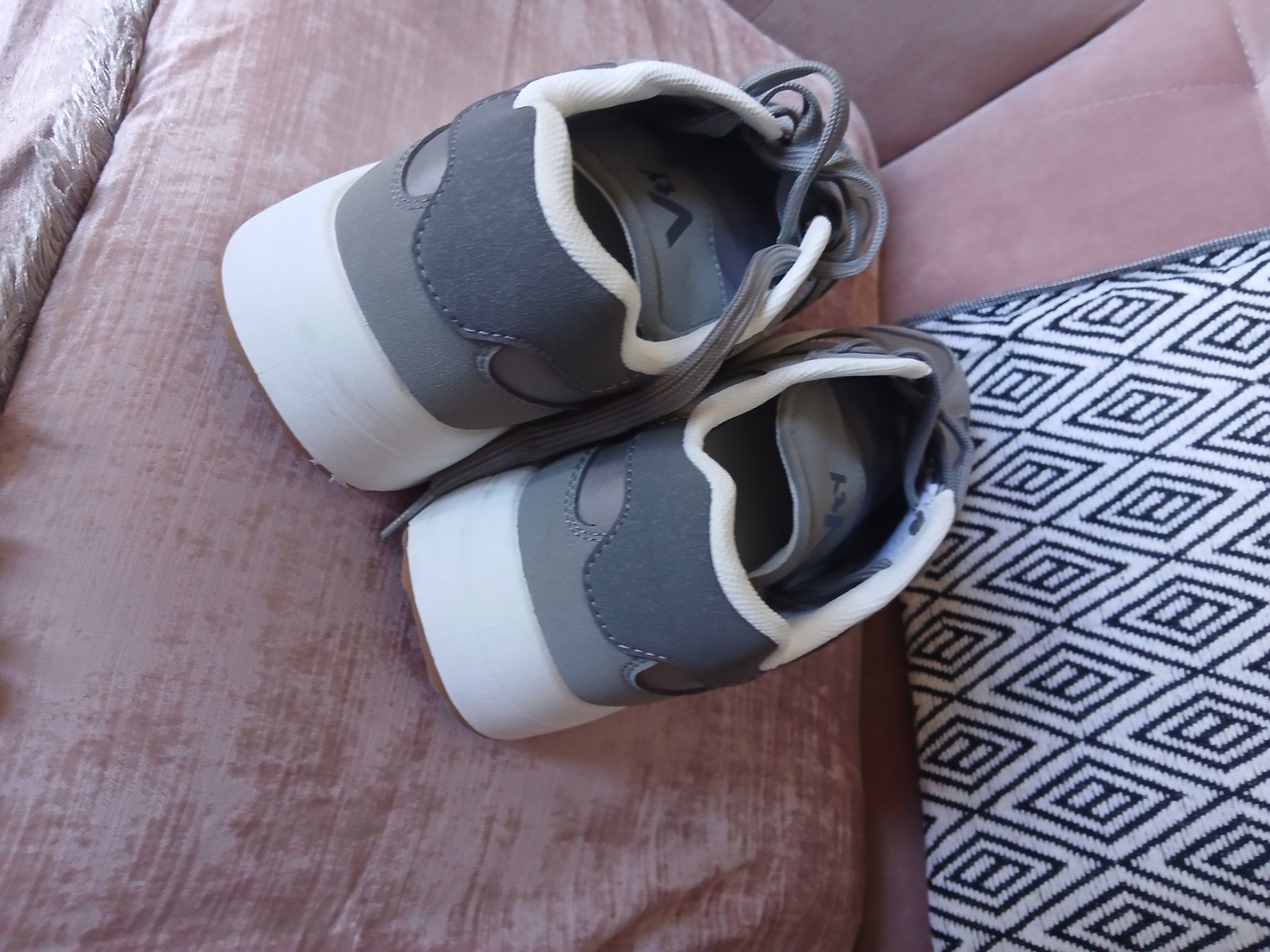 Scarpe da uomo: Sneakers Gr 39 grau wie neu – Usato da Brütten venduto da ver_jql7 4