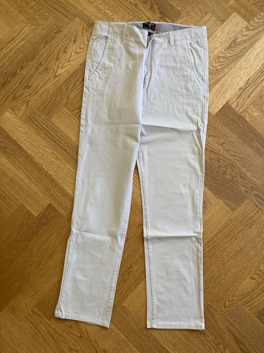 Pantaloni: Dockers Chinos Grau 33 – Usato da Cham venduto da LoreM7 1