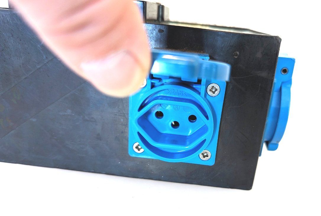 GIFAS Elettrotecnica: mobiler Stromverteiler GIFAS  400 Volt mit FI-Schalter – Usato da Uetikon am See venduto da Tomarrani 3