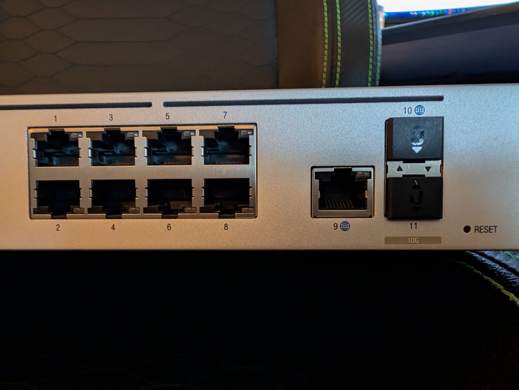 Ubiquiti Modems & Router: Ubiquiti UniFi UDM-PRO Gateway – Gebraucht aus Uznach von ZuneQ 3
