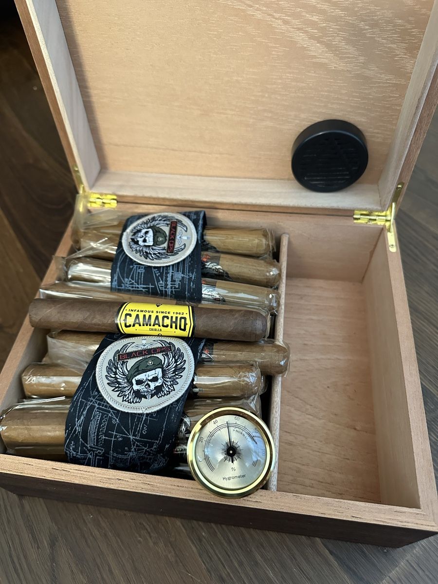 Humidor per sigari: Zigarren Humidor Set mit Zigarren, Schneider und Etui – Nuovo (secondo la descrizione) da Bättwil venduto da Samuel_Wyss 4